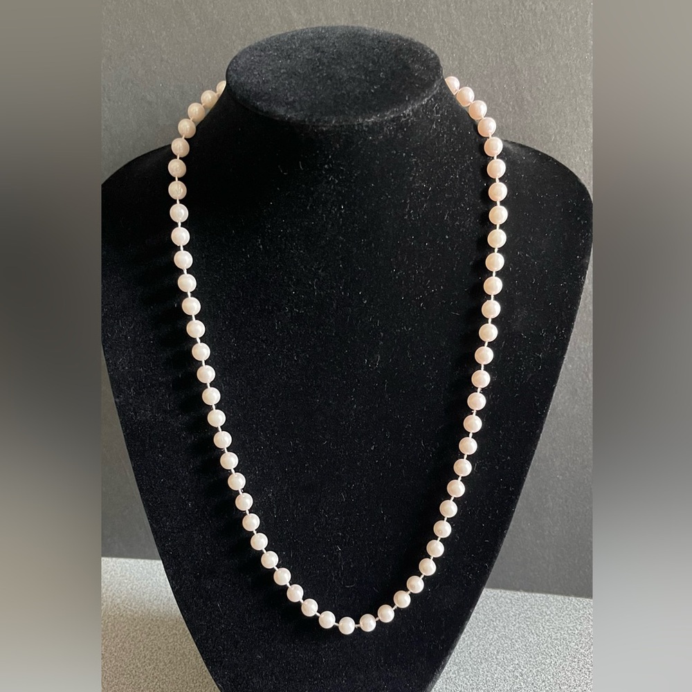 Vintage White & Pink Snap Closure Plastic Bead Necklace